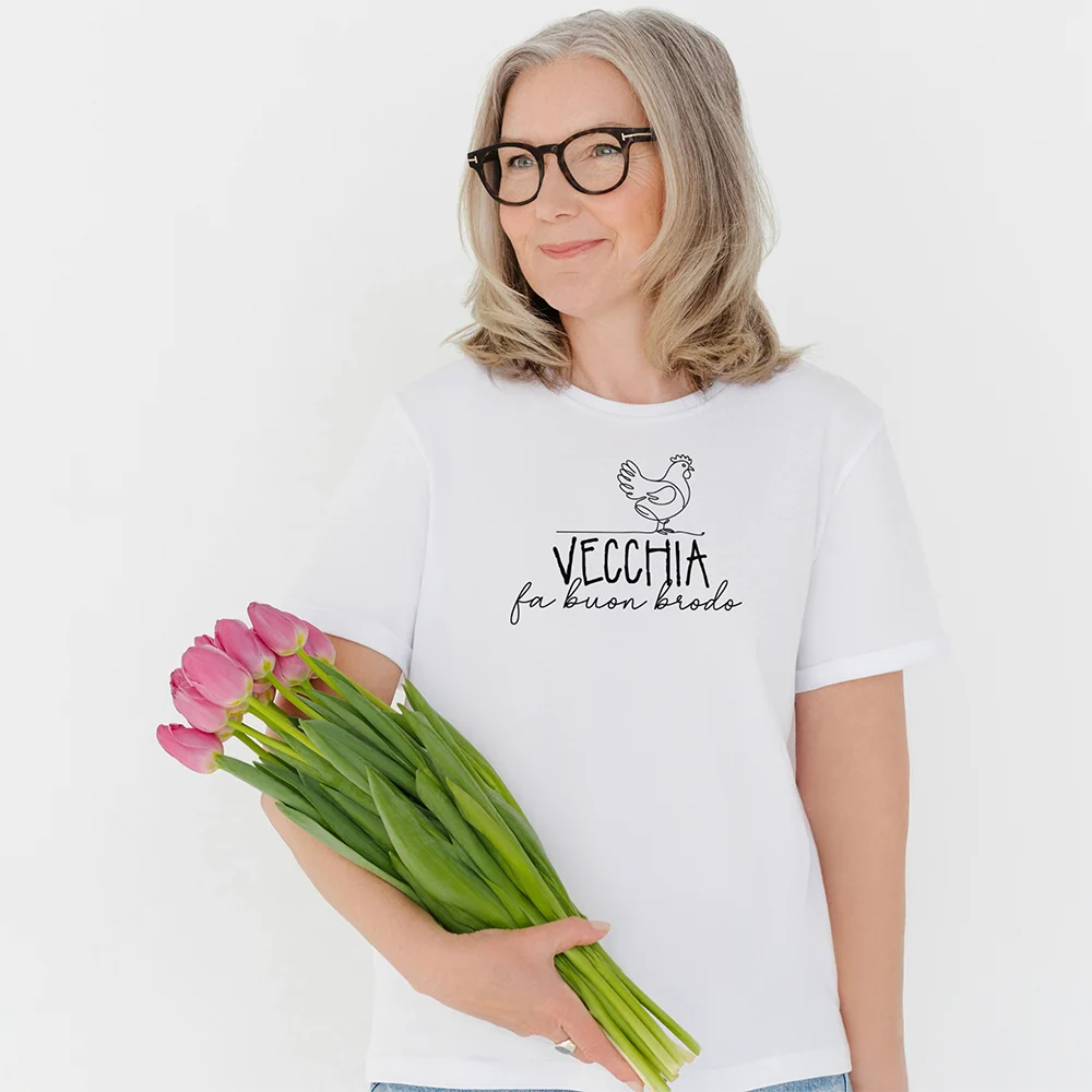 T-shirt Gallina Vecchia Fa Buon Brodo – Maglietta ironica donna