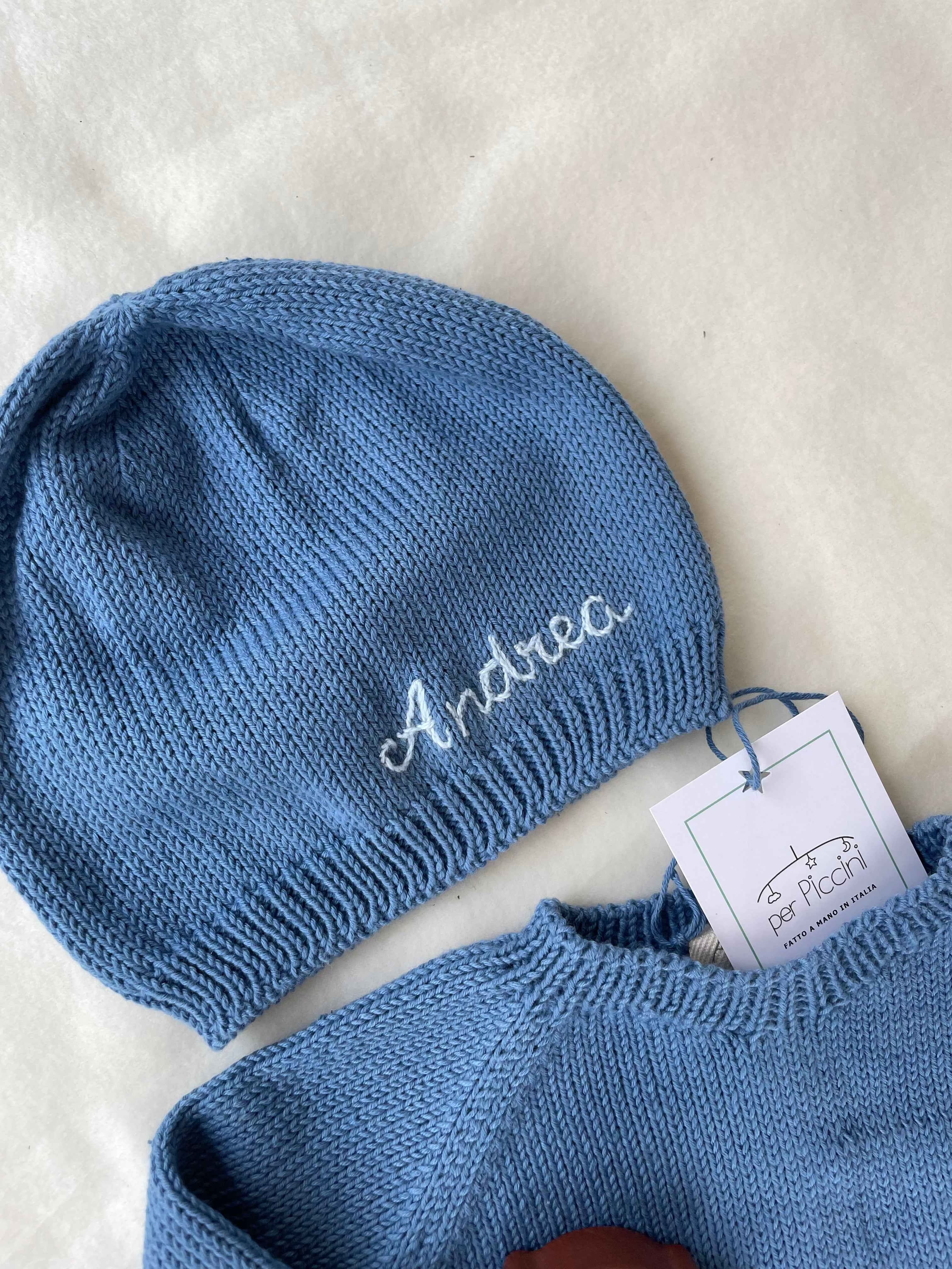 Cappellino neonato in cotone personalizzato con nome ricamato