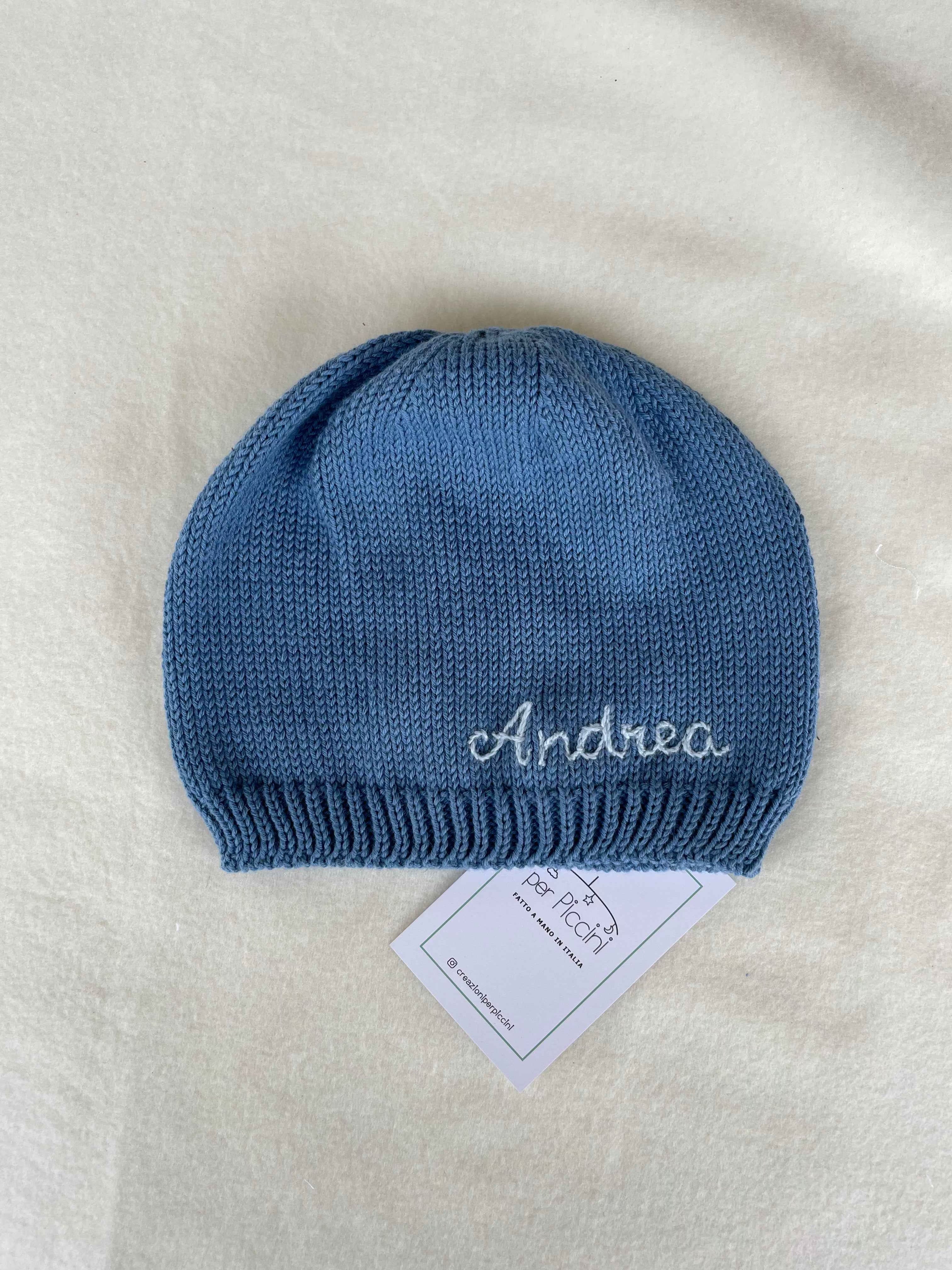 Cappellino neonato in cotone personalizzato con nome ricamato