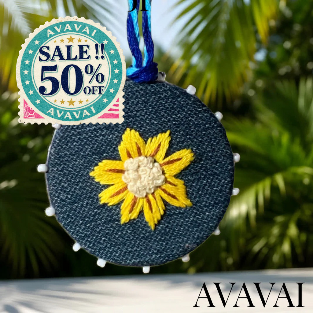 collana con medaglione ricamato a mano 🌼 Blue Denim