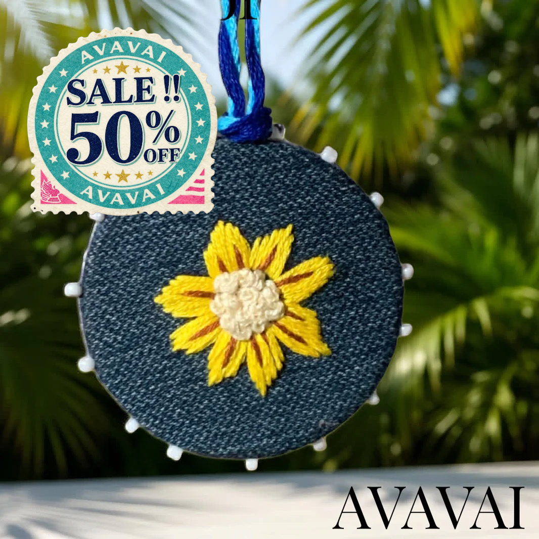 collana con medaglione ricamato a mano 🌼 Blue Denim