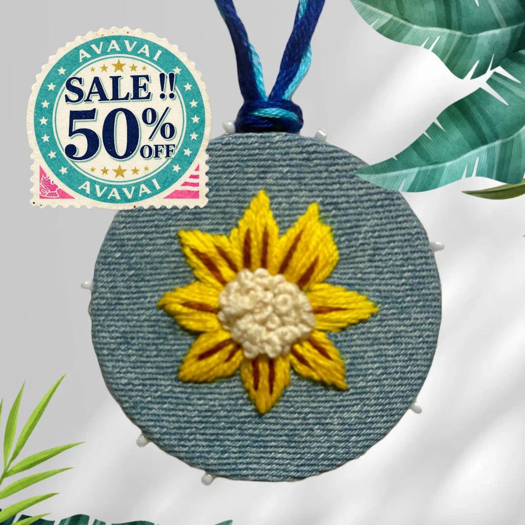 collana con medaglione ricamato a mano 🌼 Denim
