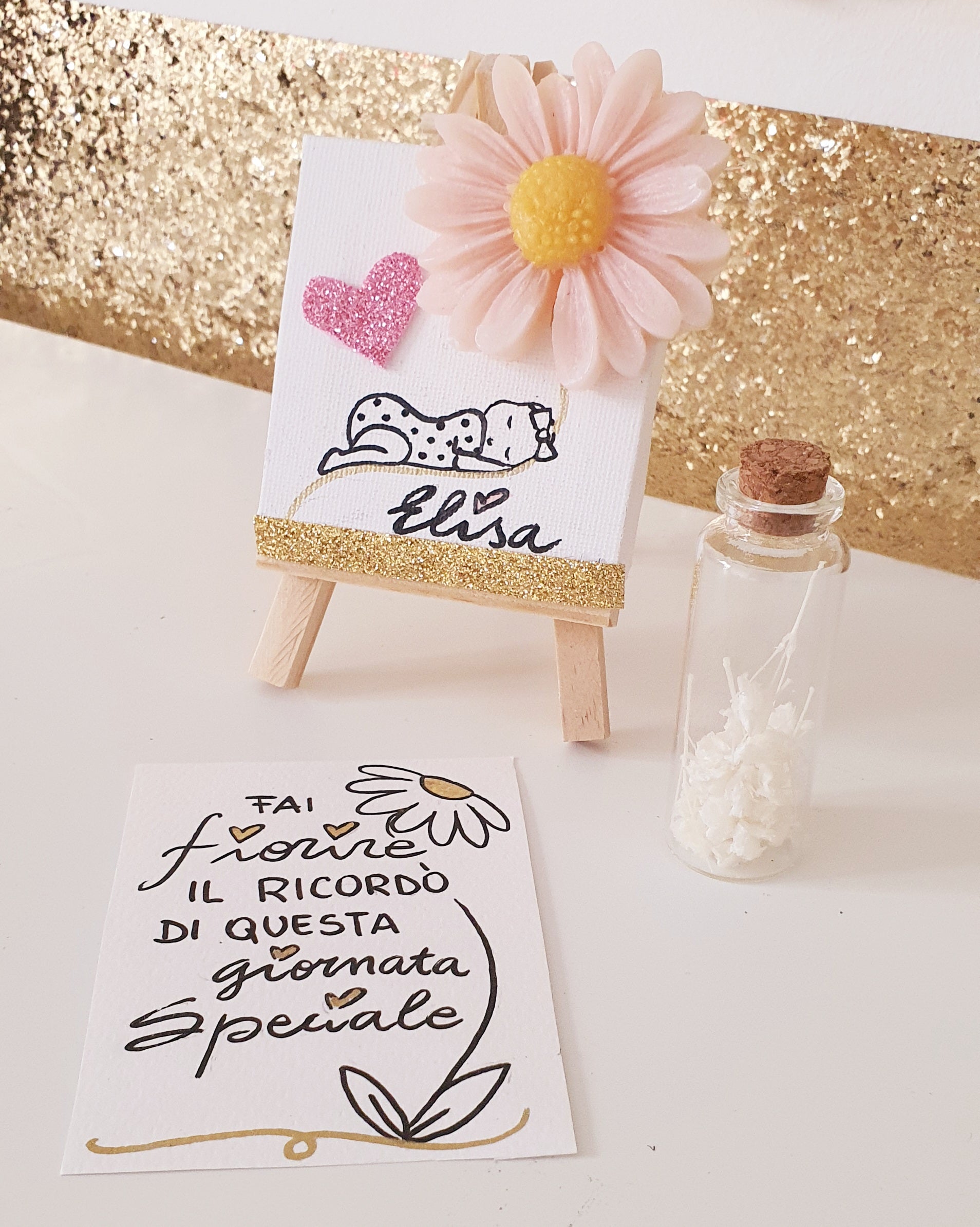 TELA CON FIORE IN CERA E DISEGNO E AMPOLLA CON SEMI DI FIORI
