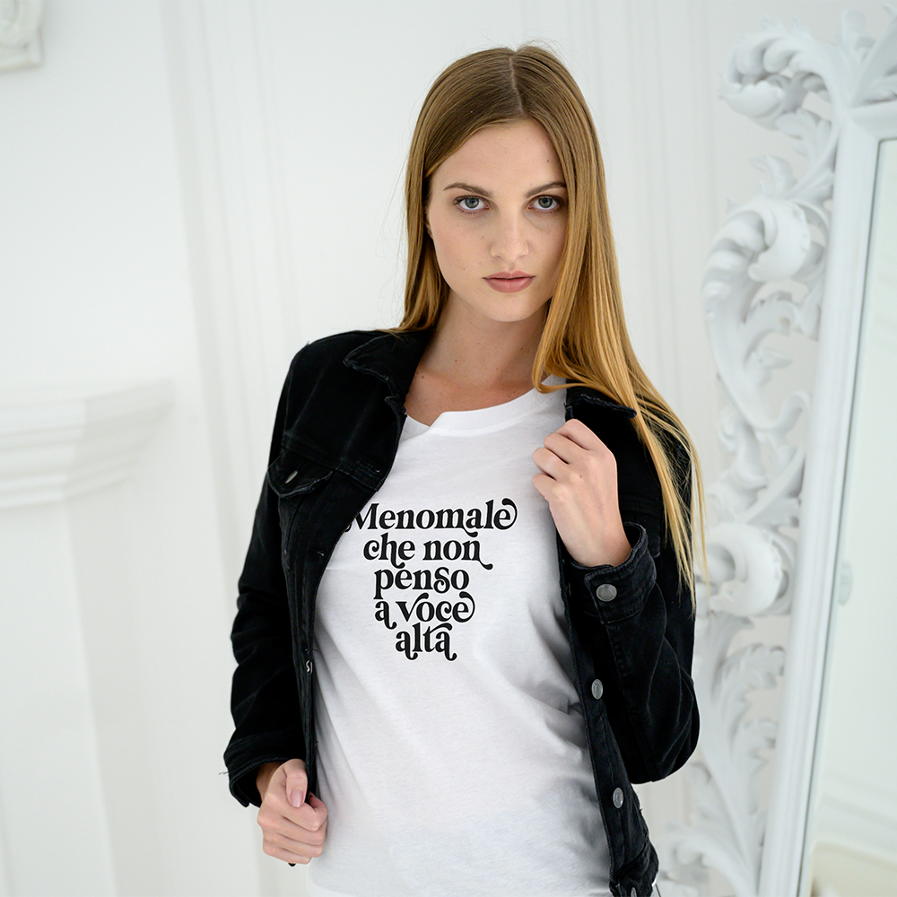 T-shirt Menomale che non penso a voce alta – Maglietta ironica donna e uomo
